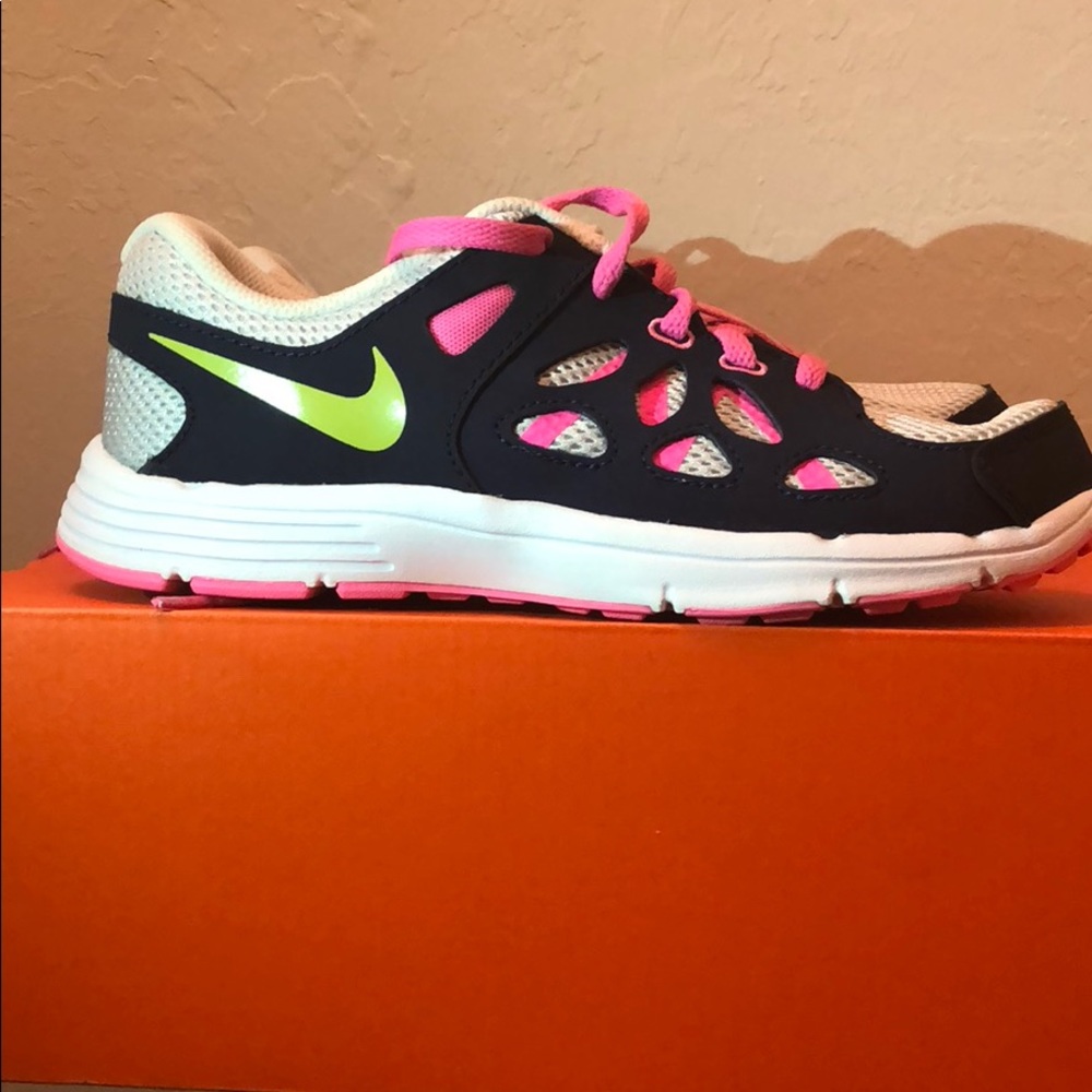 Nike girls 3y sneakers NIB